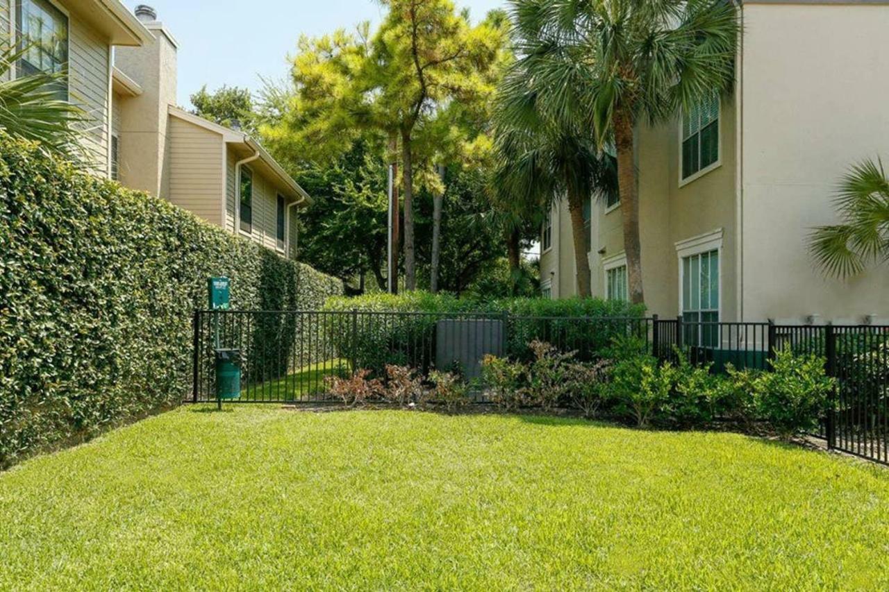 Cozy Home Near Med Center, Nrg, Galleria & Dtown Houston Exterior foto